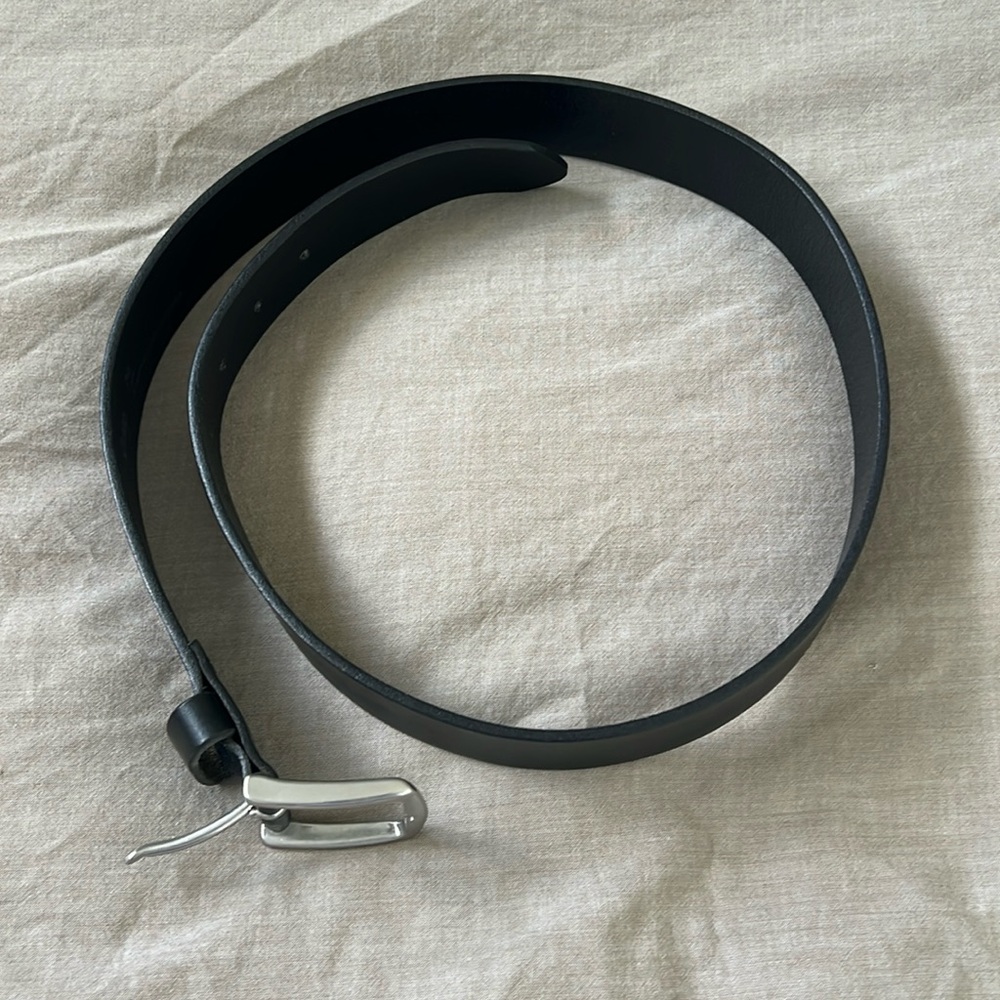 GAP like new black leather mens belt size 34